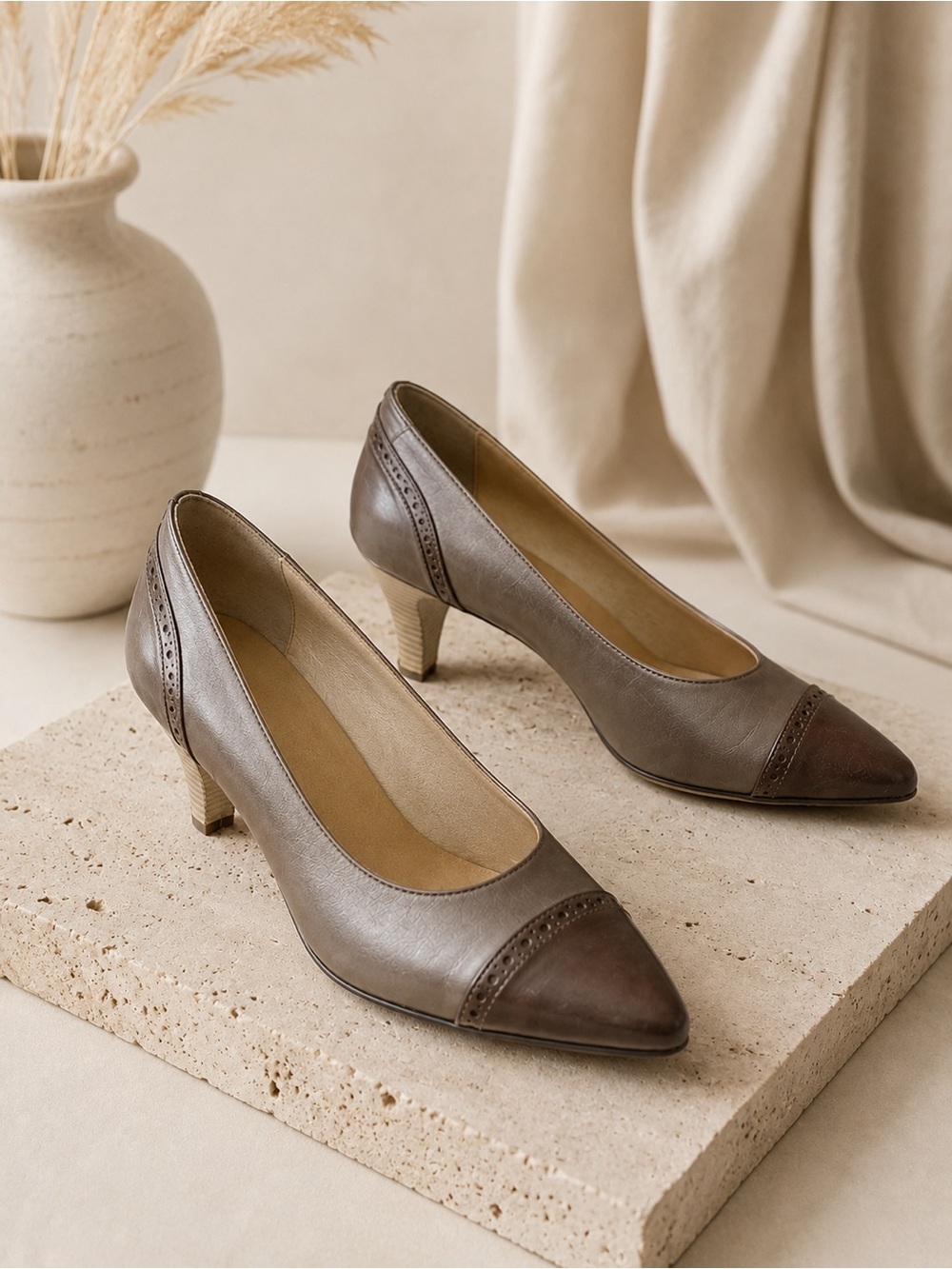 NWOT DorKing by Fluchos Spain Made 41 8.5 9 Leather Low Wood Heel Pumps Two Tone